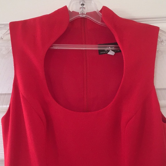 Simply elegant gown - Picture 2 of 2